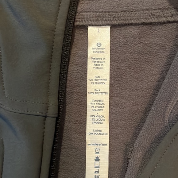 Lululemon men’s jacket - Picture 3 of 4